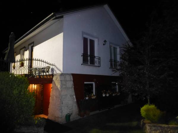 wejście do klubu od strony ogrodu