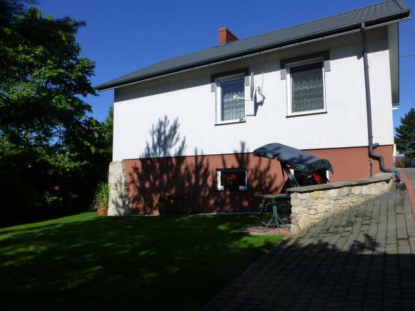 strona wschodnia, okna kuchni i salonu