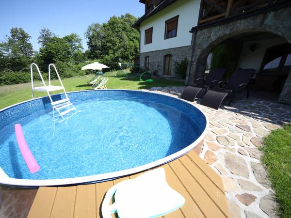 Basen letni z podgrzewaną wodą