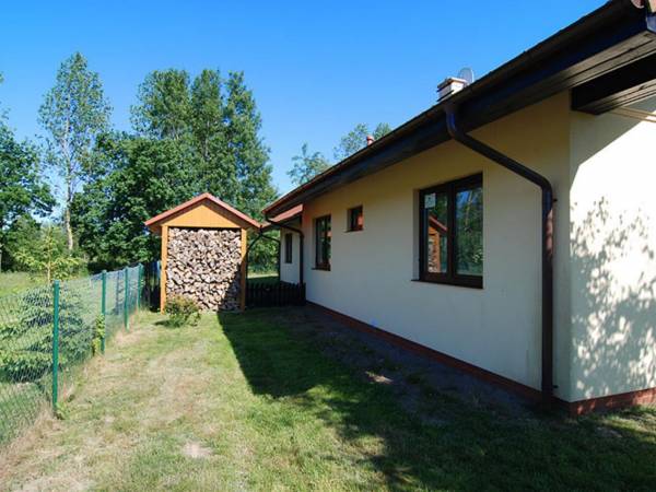 Rowy – domki letniskowe (otoczenie), zestaw drewna