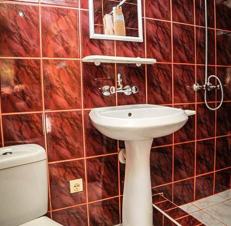 Łazienka w pokoju nr 1.