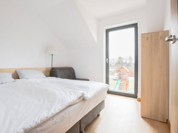 Domek w zabudowie szeregowej- sypialnia trzyosobowa