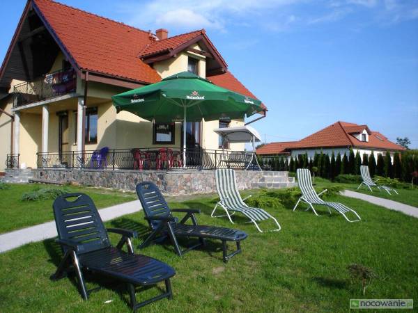 leżaki do dyspozycji gości