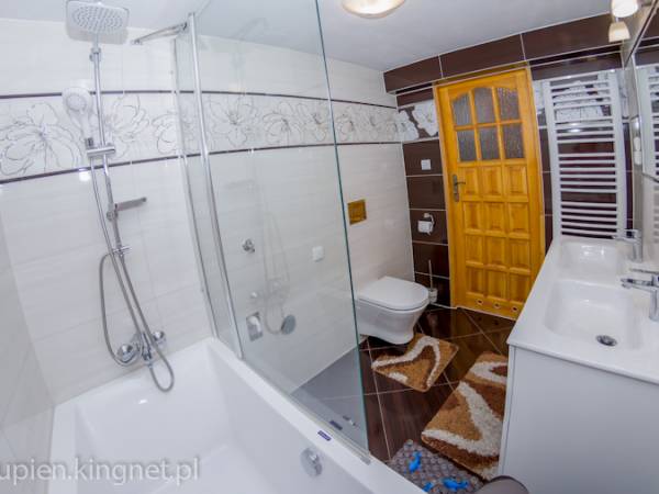 Łazienka pokoj 5os.