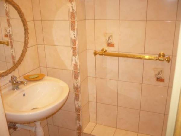 Dworek i pokoje gościnne Mały Dwór