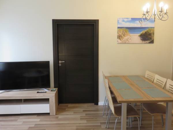 Salon połączony z jadalnia w apartamencie typu A