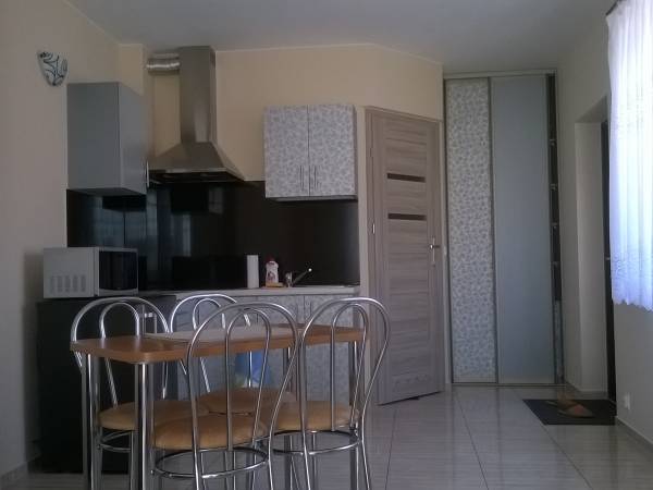 pokój 2 z aneksem kuchennym