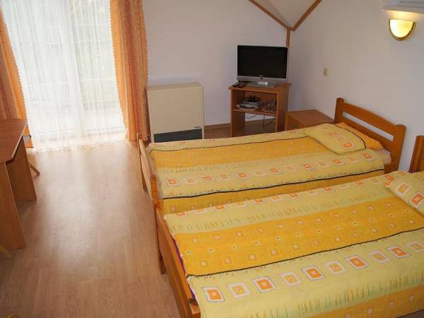 Pokój nr 14 (2+1-osobowy)