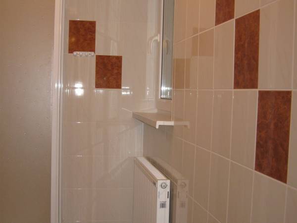 Typowa łazienka z kabiną