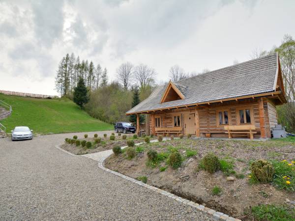 Tradycyjny drewniany domek góralski