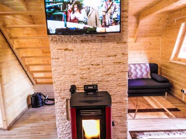 domek drewniany salon