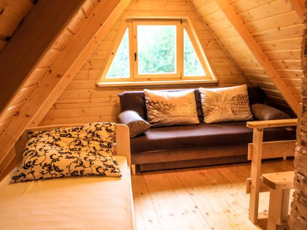 domek drewniany sypialnia