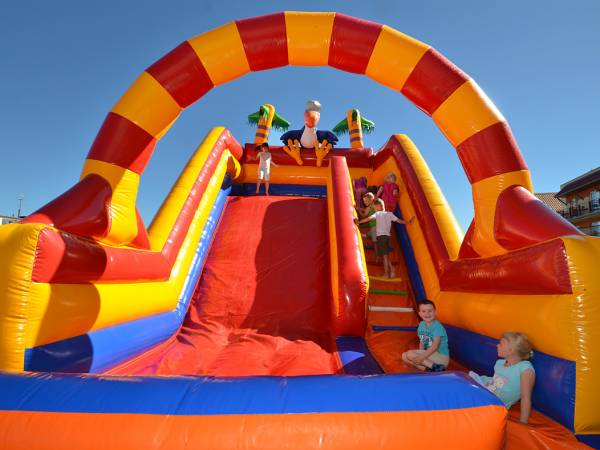 DMUCHANA ZJEŻDŻALNIA