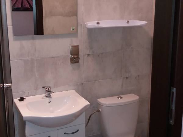 łazienka w pokoju pod tarasem