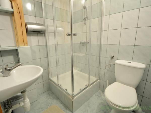 wspólna łazienka dla pokojów dwuosobowych economy