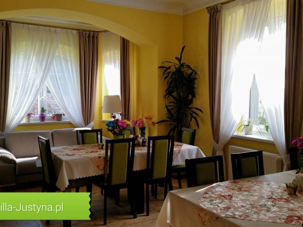 salon z kuchnią ogólnodostępny