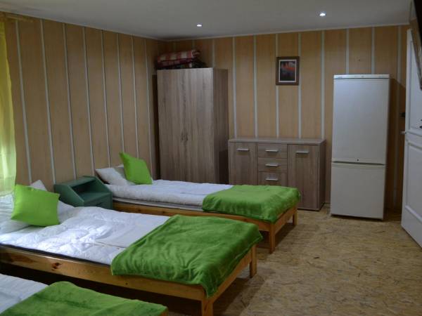 domek 5 osobowy z aneksem- jeden z pokoi