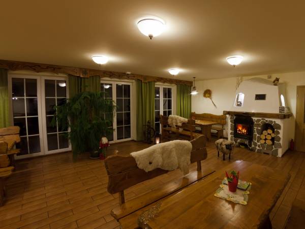 Izba regionalna z kominkiem