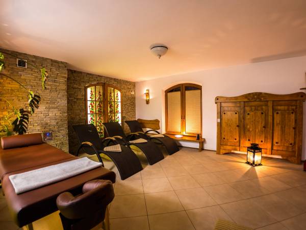 Strefa SPA (sauna fińska, wanna do hydromasażu, wieża masująca)