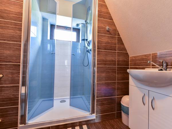 indywidualna łazienka do pokoju 2 os