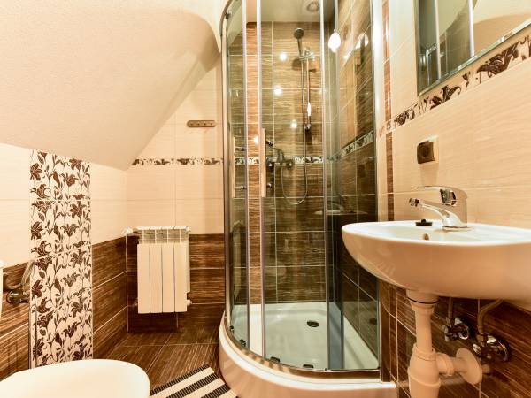 łazienka w pokoju 3 os