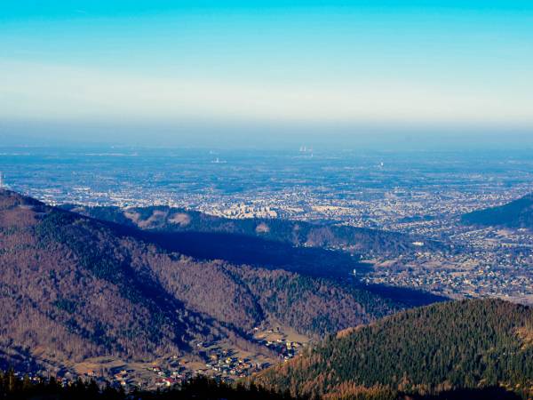 Panorama z pobliskich szlaków turystycznych