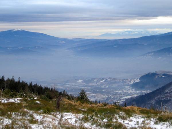 Panorama z pobliskich szlaków turystycznych