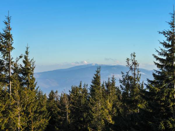 Panorama z pobliskich szlaków turystycznych
