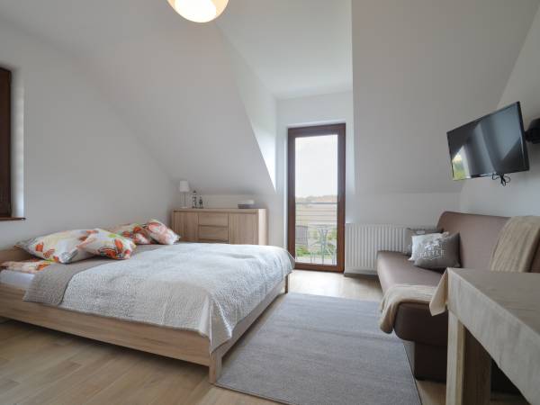 pokój 2 - 3 osobowy z łazienką oraz balkonem