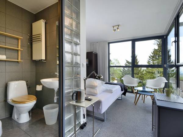 Pokój szklany z łazienką