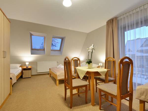 Pokój 4 osobowy z aneksem