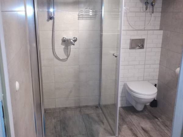 łazienka w każdym domku taka sama