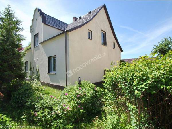 Dom od ul.helskiej,okna: pok- zielony-parter,Apartament Pn-Ipietro