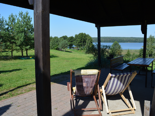 Nad Zatoką-domki i pokoje nad samym jeziorem