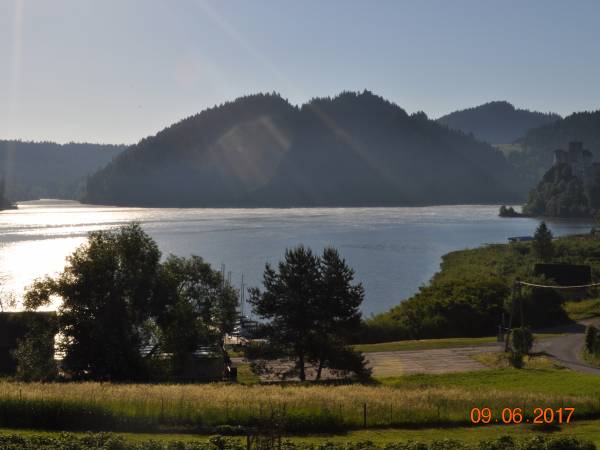 Przedpołudnie w promieniach słońca ( widok z balkonu)