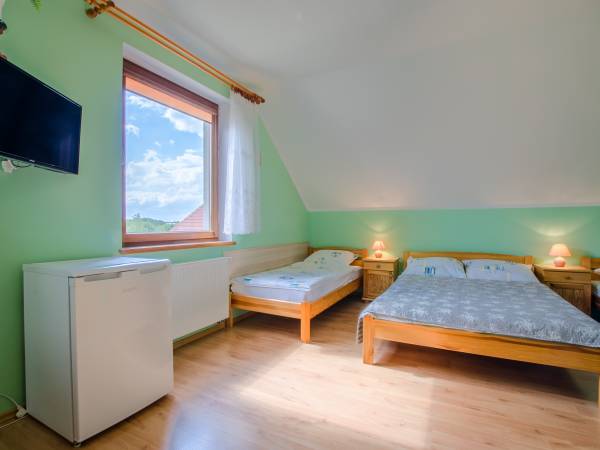 pokój 4 osobowy z łazienką