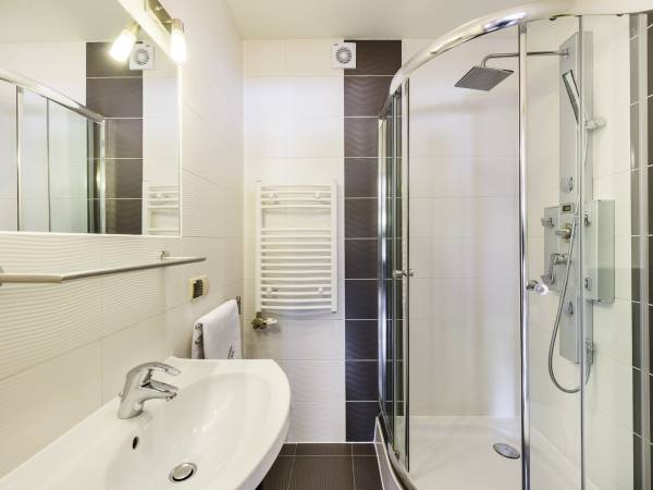 łazienka - prysznic z funkcją z jacuzzi