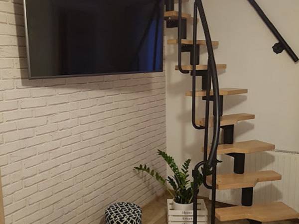 wyjście na antresole- pokój dzienny