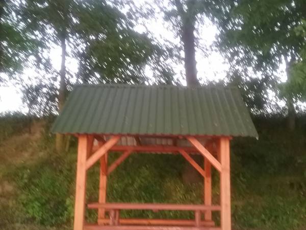 altanka nad jeziorem