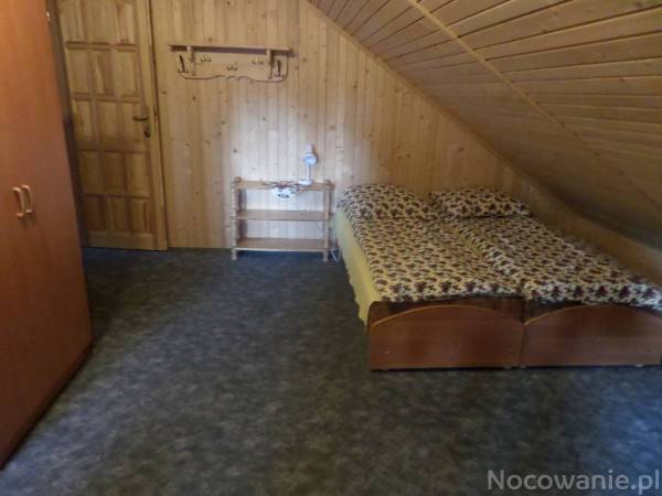 I część pokoju na poddaszu