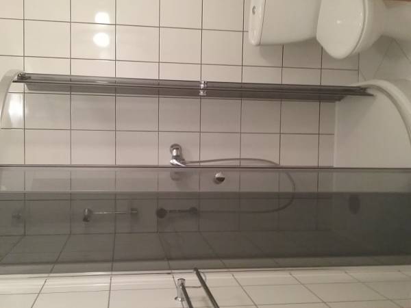 łazienka w pokoju 3 osobowym