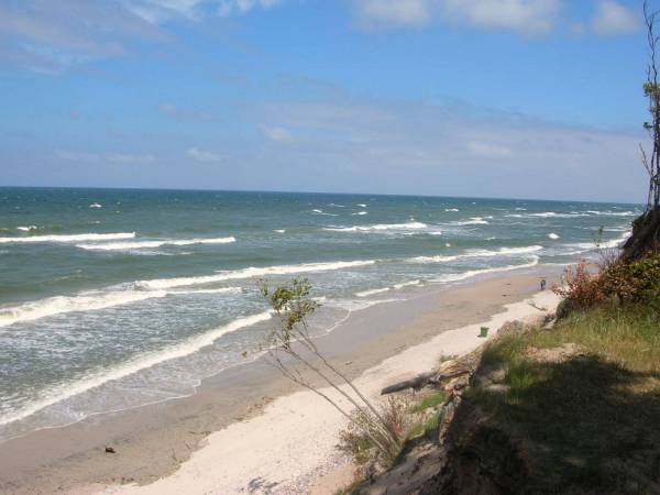 szerokie nieprzeludnione plażę