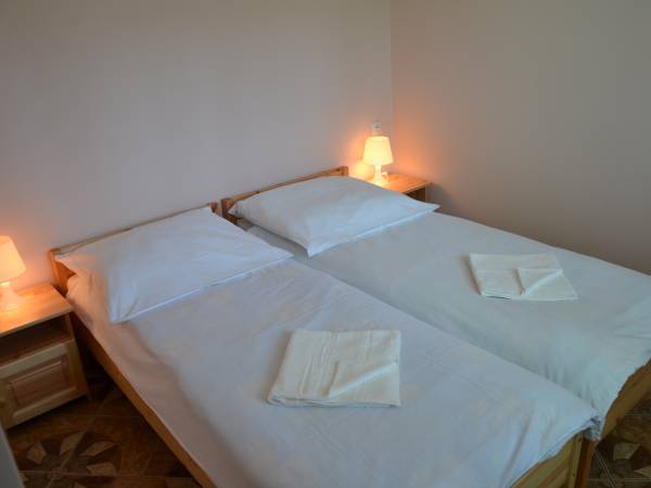 Pokój trzy lub czteroosobowy studio.