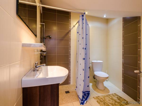 ŁAZIENKA POKOJU 1