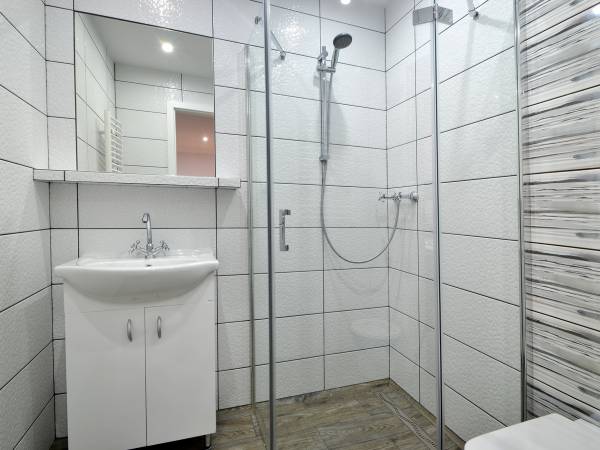 łazienka do pokoju 4osobowego na parterze