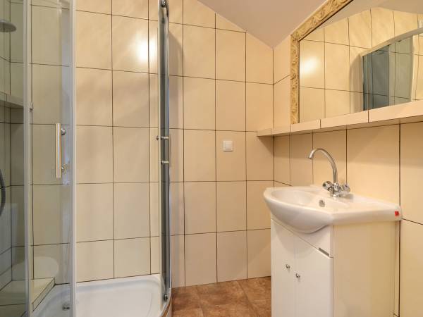 łazienka do pokoju 4os piętro