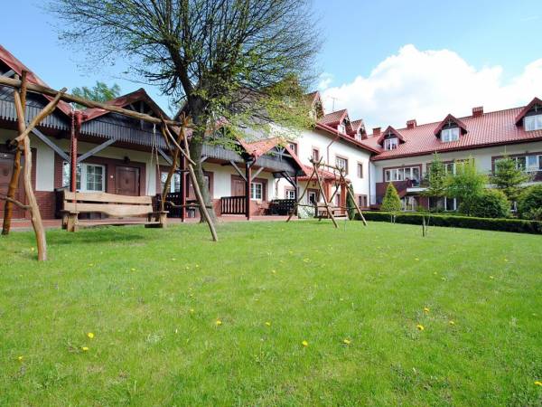 BUDYNEK GŁÓWNY I DOMKI