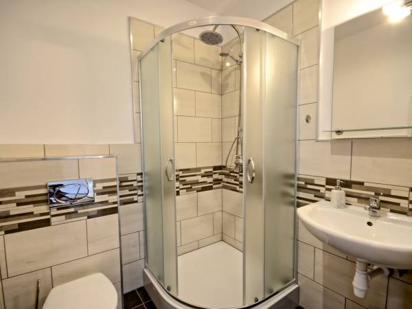 Pokój delux 3 osobowy łazienka