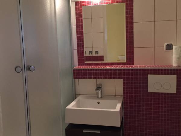 pokój nr 8 -łazienka