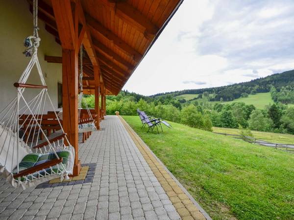 tarasy z leżakami i hamakami